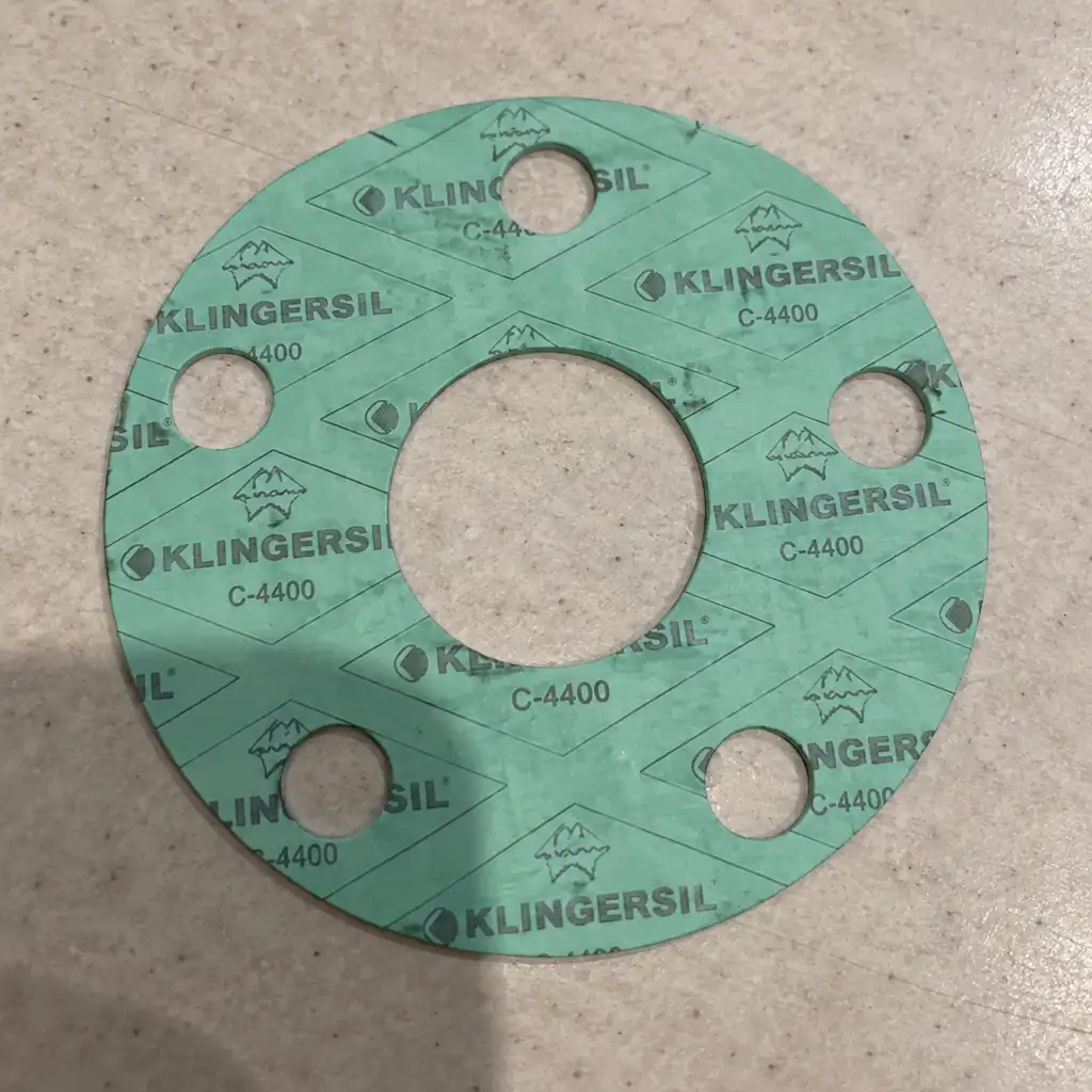 Ronde Klingersil C-4400 flenspakking met vijf bevestigingsgaten