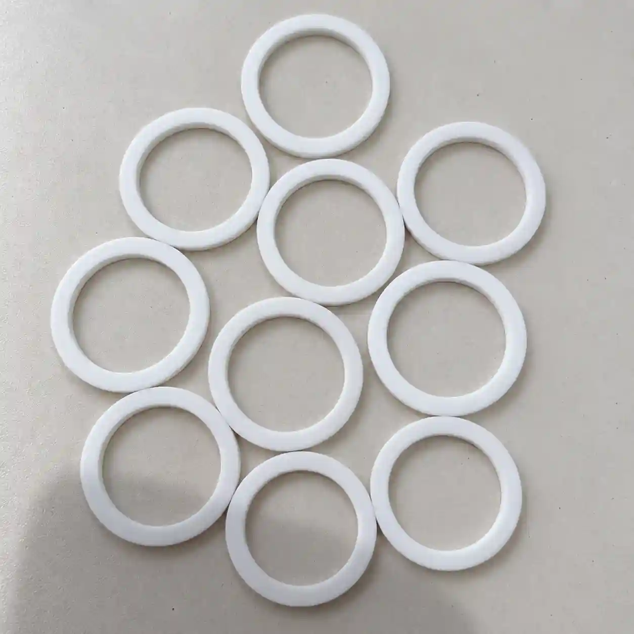 Serie van tien witte ronde PTFE dichtingen