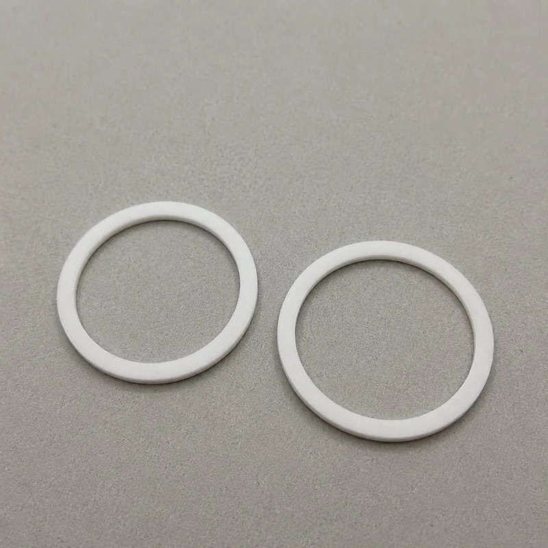 Twee witte PTFE ringen op maat
