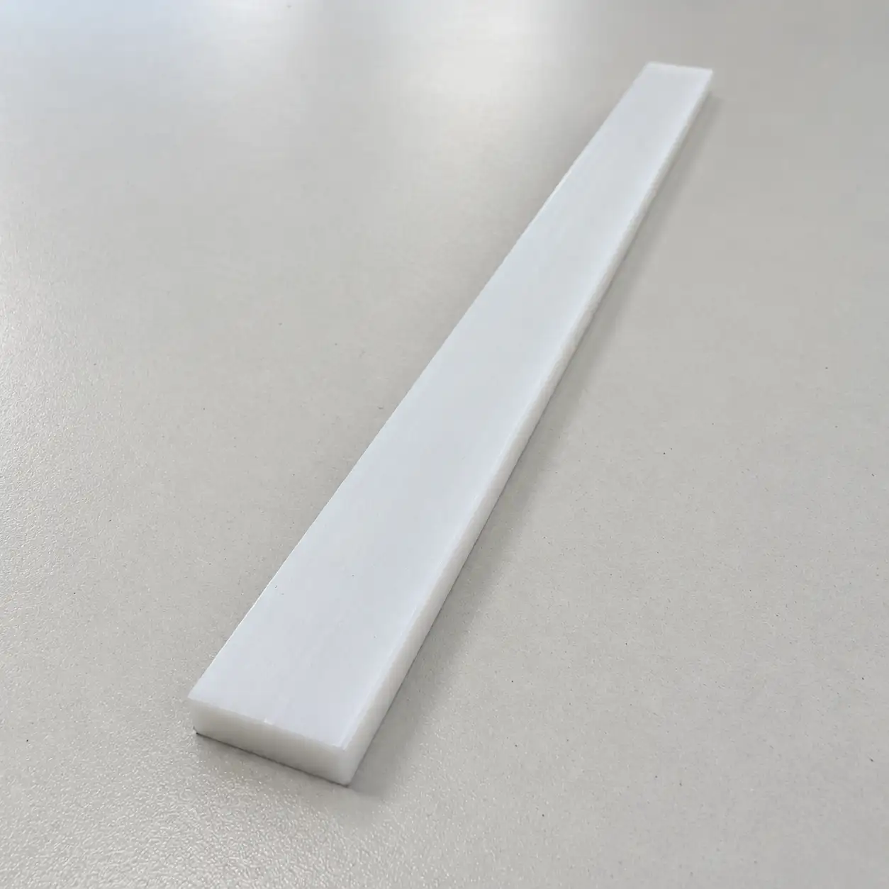 Rechte witte PTFE strip op maat